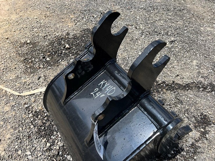 24”-quick-attach-excavator-bucket-for-kx40-image-5