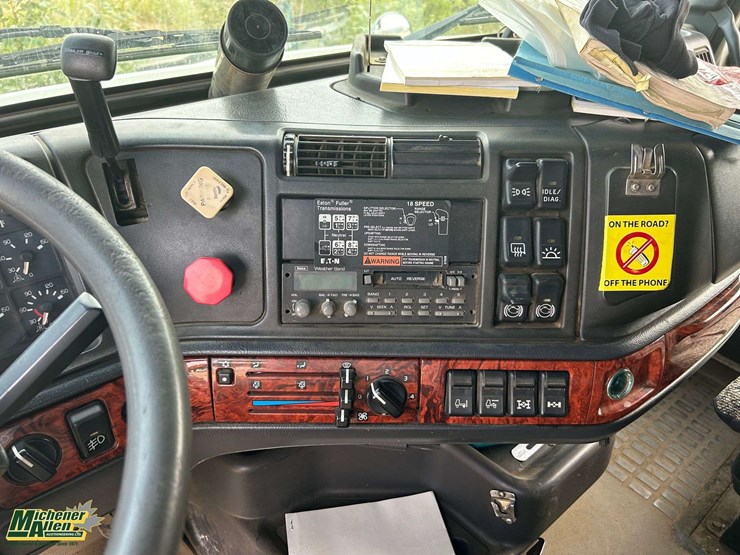 1998-volvo-vn-image-17