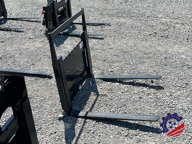 unused-2026-future-ft-xhc-mini-skid-steer-skid-steer-forks---[skid-steer-attachments]-attachment-image-6
