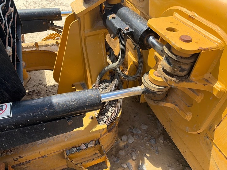 2016-caterpillar-d5k2-xl-image-8