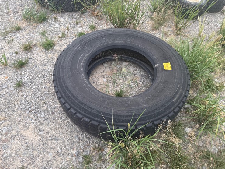 #9733-•-12r22.5-tire-inv#-9733-image-4