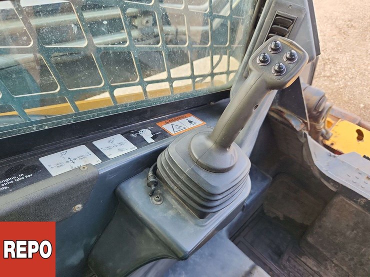 deere-326d-image-19