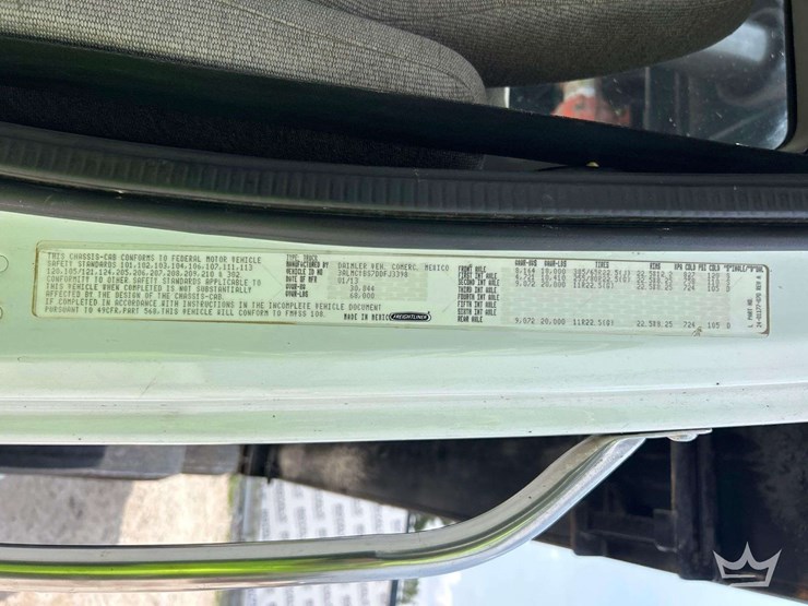 2013-freightliner-m2-106-image-5
