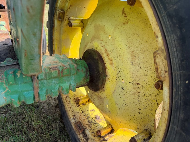 1972-john-deere-820-image-13