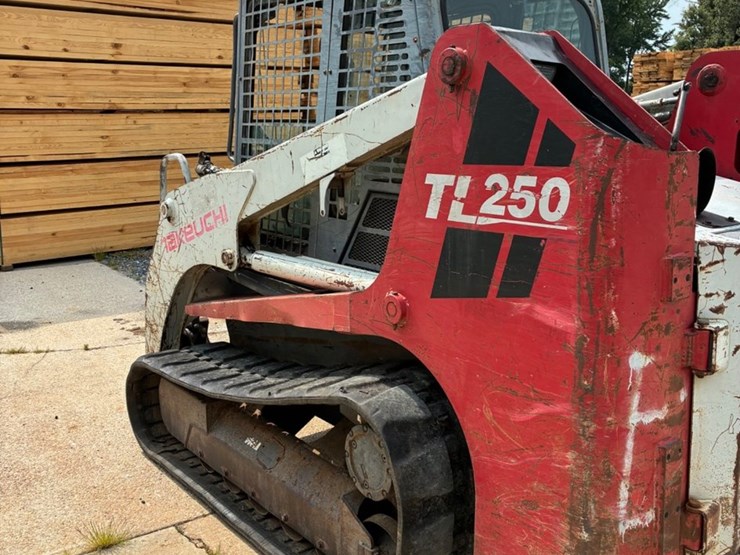 2008-takeuchi-tl250-image-10
