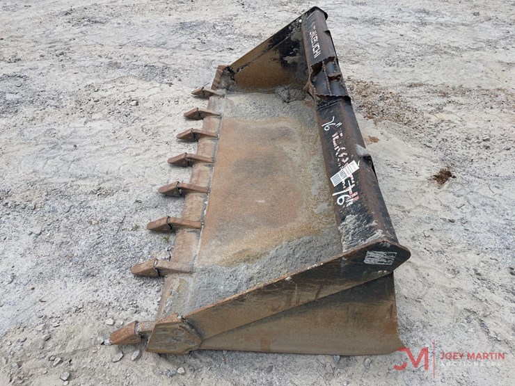 takeuchi-76"-tooth-bucket-skid-steer-attachment-image-6