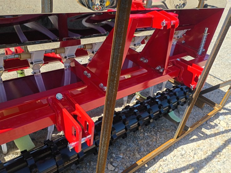 #l66-028-•-agt-seed-drill-skid-steer-attachment-(3-point)-image-9