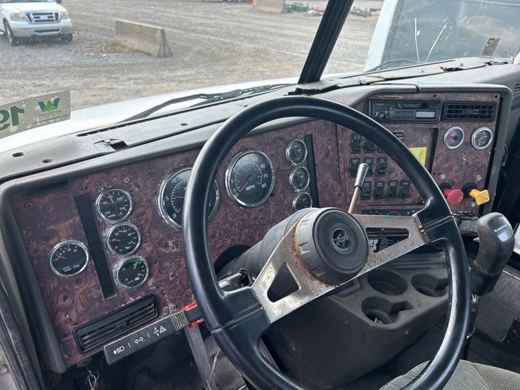 2002-international-9200i-image-22
