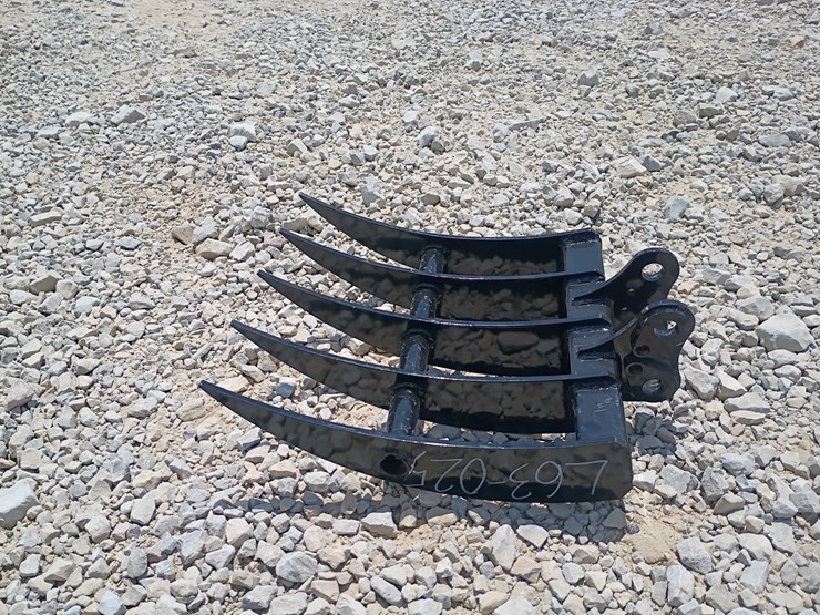 #l63-025-•-rake-mini-excavator-attachment-image-2