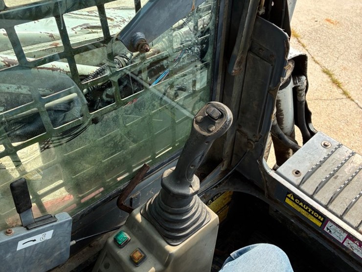 2008-takeuchi-tl250-image-16
