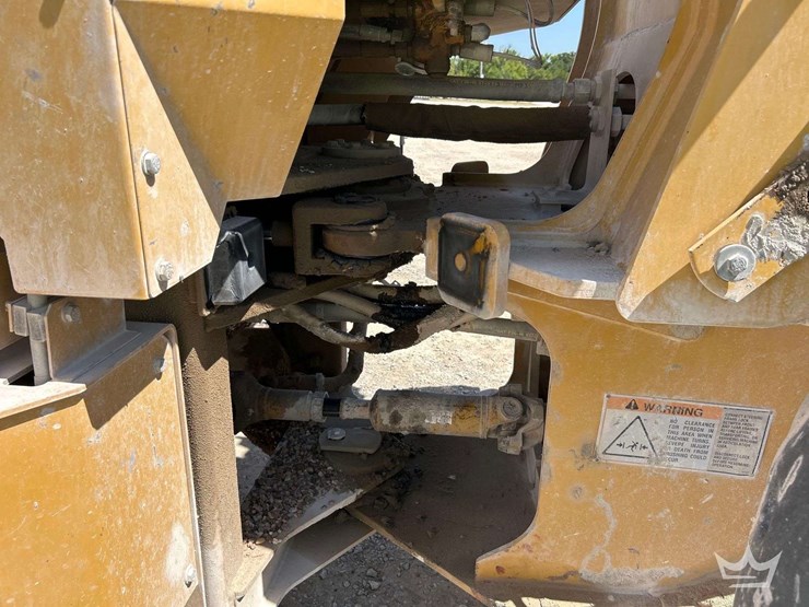 2002-caterpillar-924g-articulated-wheel-loader-image-24