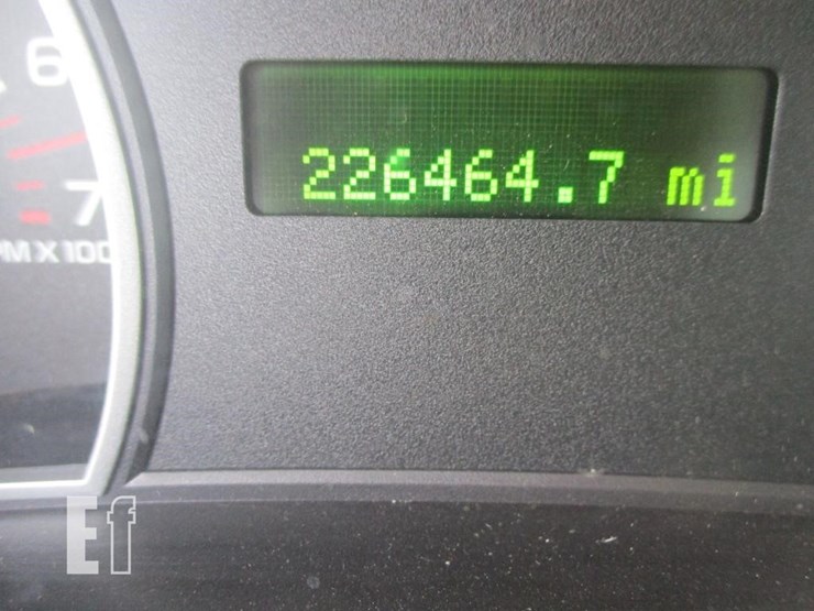 2010-ford-explorer-xlt-image-19