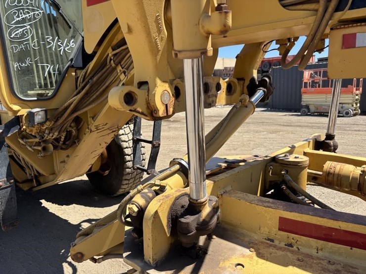 2005-caterpillar-143h-image-26