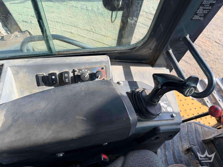 2020-deere-700k-xlt-image-90
