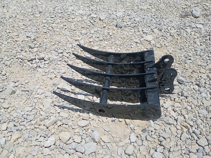 #l63-027-•-rake-mini-excavator-attachment-image-2