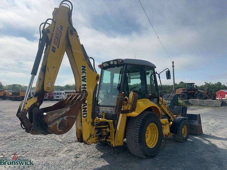 new-holland-b95b-image-5