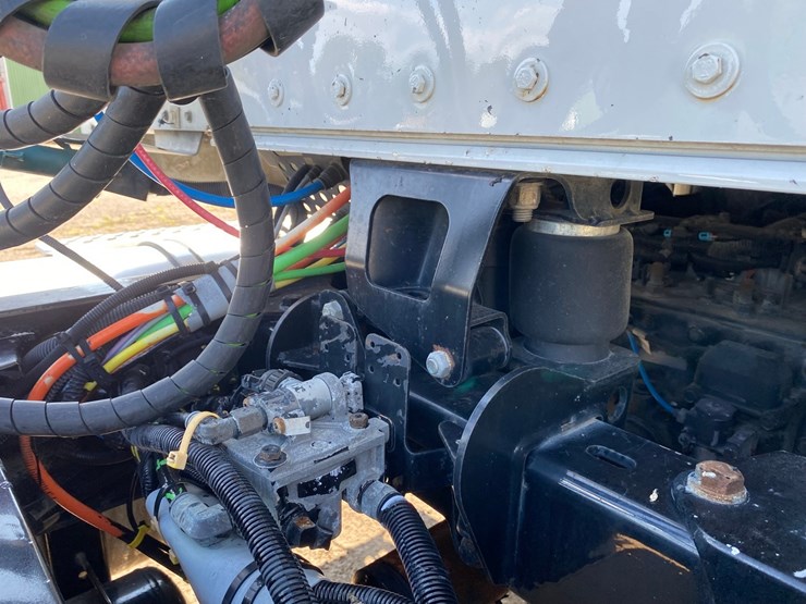 2018-kenworth-t440-image-19