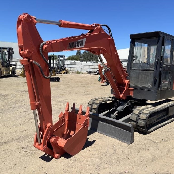 KUBOTA KH130