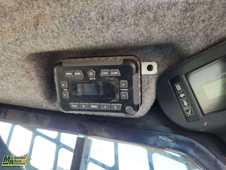2024-deere-325g-image-16