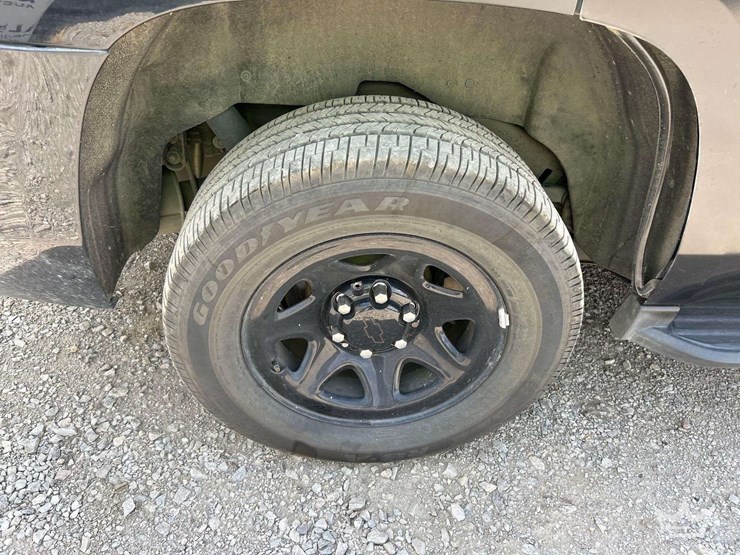 2008-chevrolet-tahoe-image-23