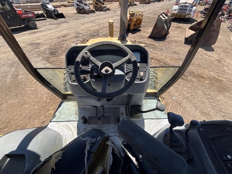 caterpillar-420d-image-35