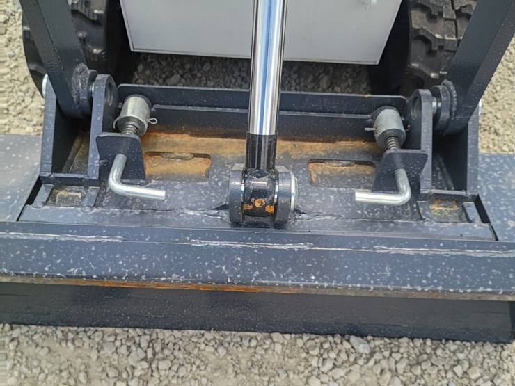 #l63-011-•-2026-zjg-380-mini-skid-steer-image-17