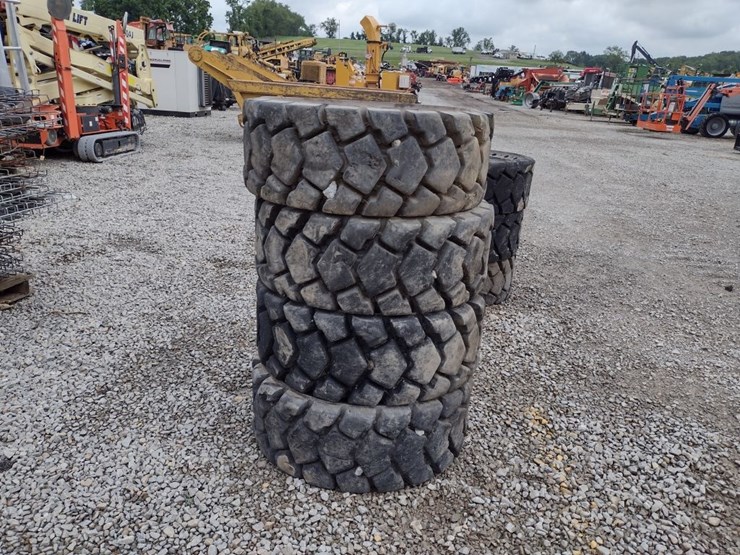 (4)-traxter-33x12-18-ss-tires-(qea-4757)-image-1