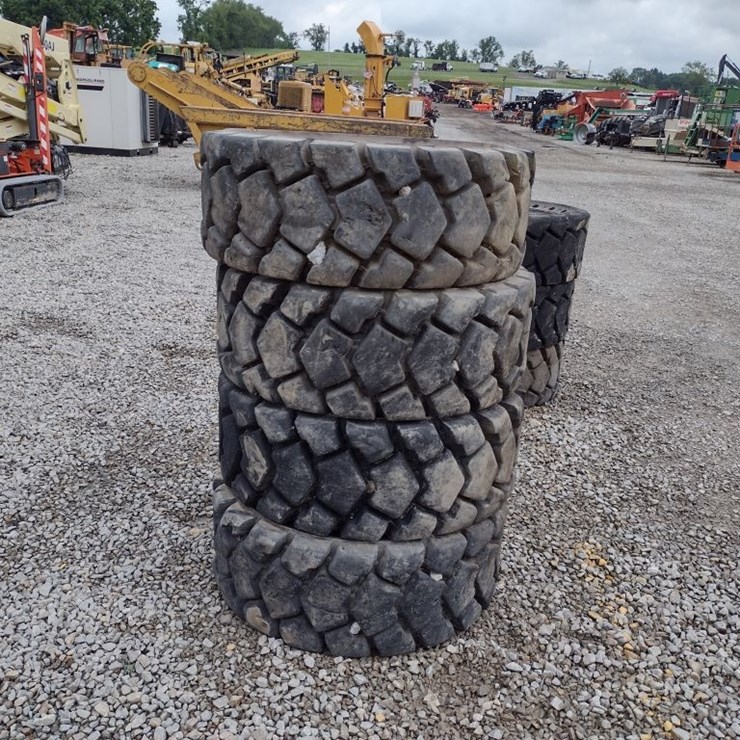 (4) Traxter 33x12-18 SS Tires (QEA 4757)