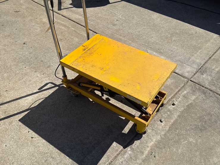 #68-•-hydraulic-lift-table-cart-image-3