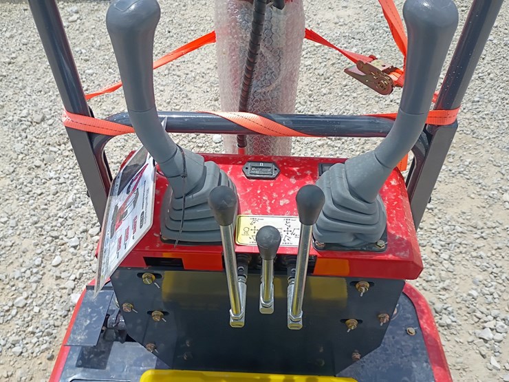 #l63-001-•-2026-zjg-12-mini-excavator-[damaged]-image-13