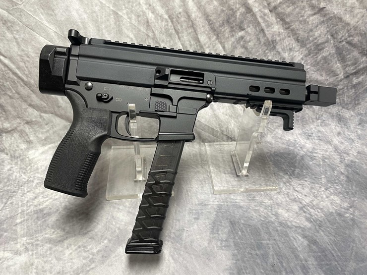 #10858-•-utas-usa-ut9-machine-,-9mm-luger-semi-auto-pistol,-sn:-ut-24a004984-image-2