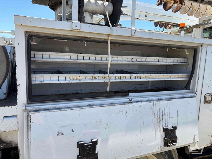 2016-international-durastar-4300-image-23