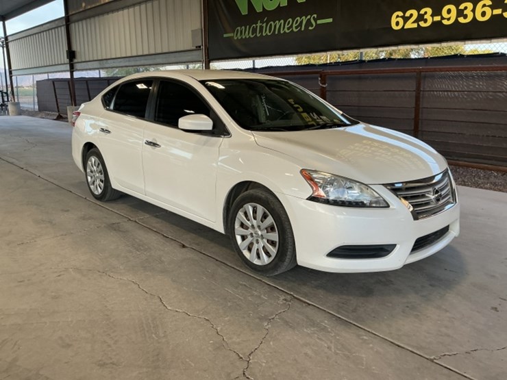 2013-nissan-sentra-sdn-image-2