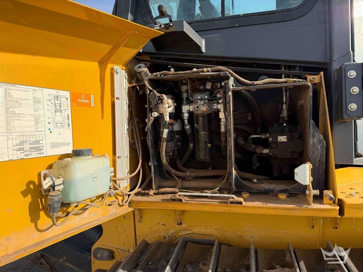 2020-deere-700k-xlt-image-45