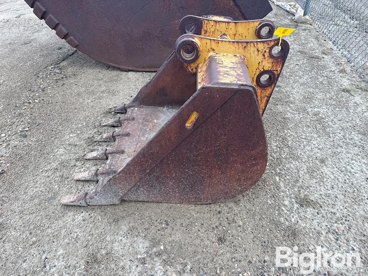 caterpillar-backhoe-bucket-image-8