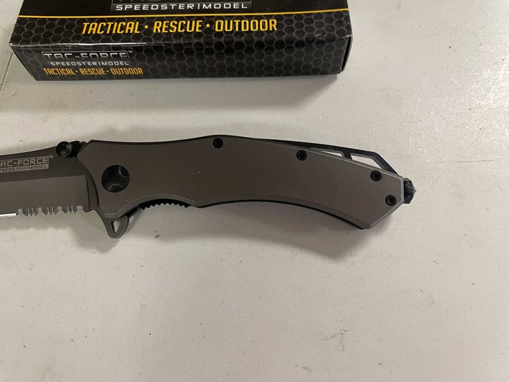 #10819-•-tactical-drop-point-serrated-lock-back-knife-image-3