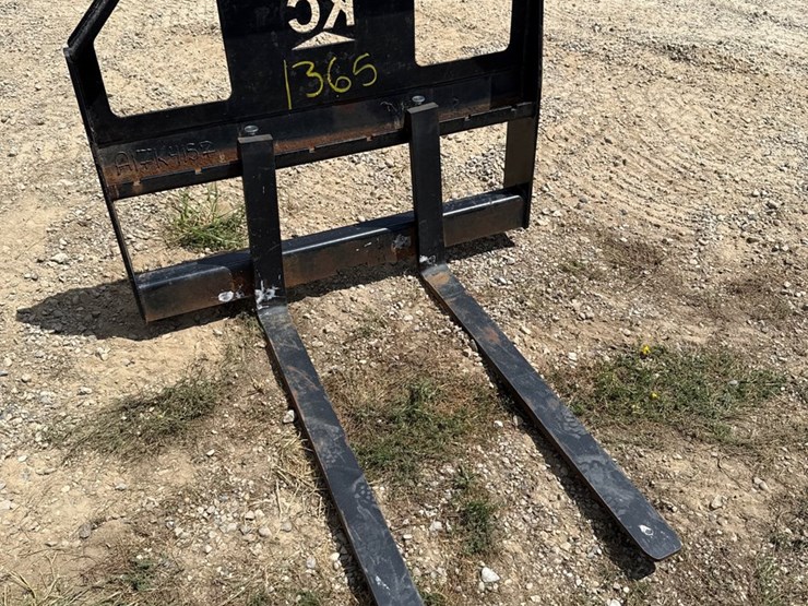 #1365-•-42-inch-skidsteer-forks-with-frame-image-1