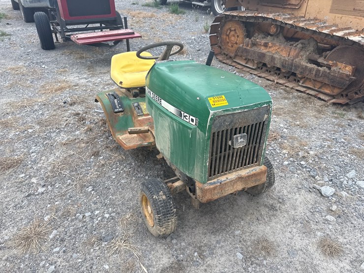 john-deere-130-image-2