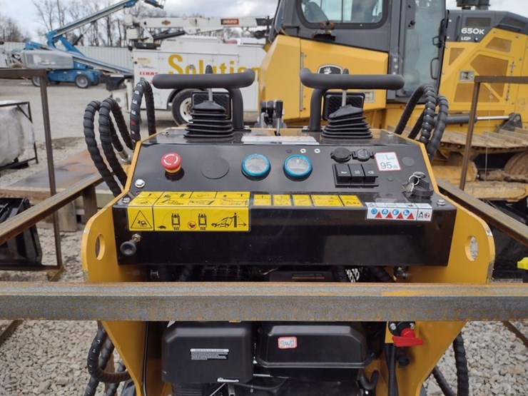 agt-mx-mrt14-compact-track-loader-(qea-3567)-image-3
