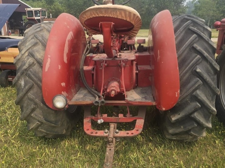 #8-•-mccormic-w6-vintage-tractor-image-3
