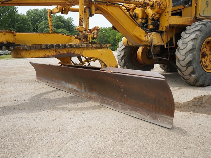 allis-chalmers-m100-motor-grader-image-8