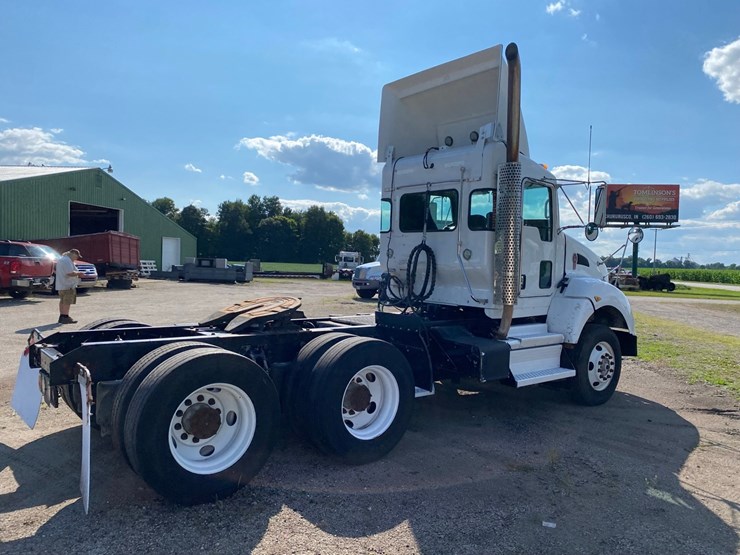 2018-kenworth-t440-image-4