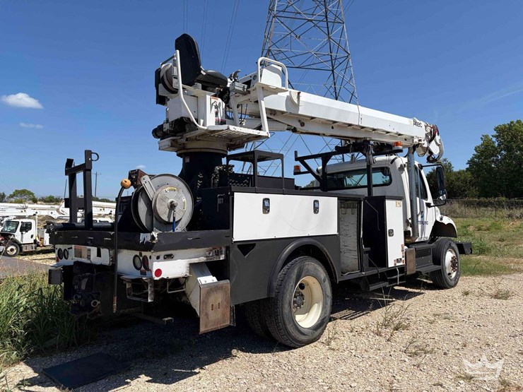 2018-freightliner-m2-106-image-3