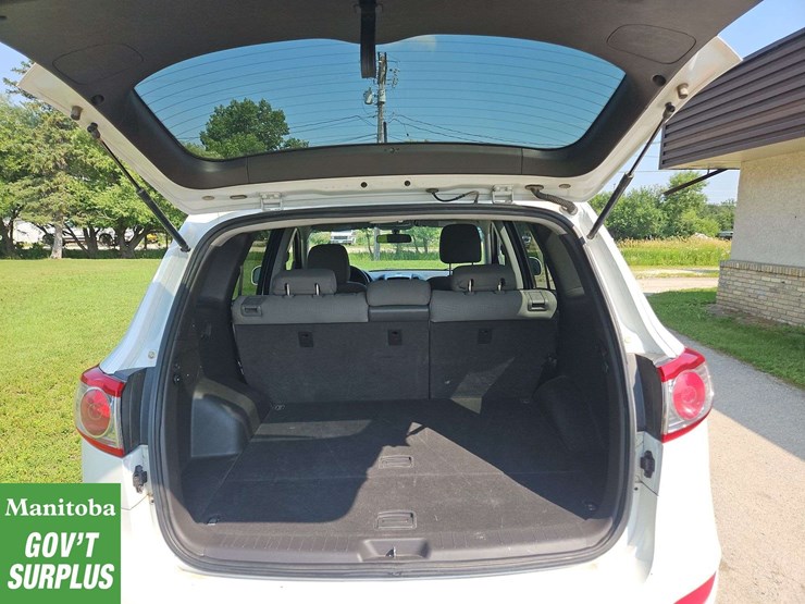 2011-hyundai-santa-fe-image-22