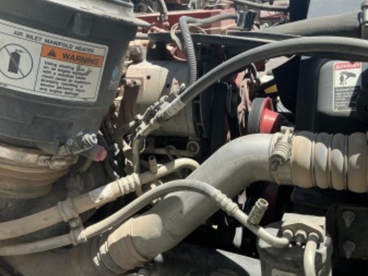 2013-freightliner-m2-106-image-14