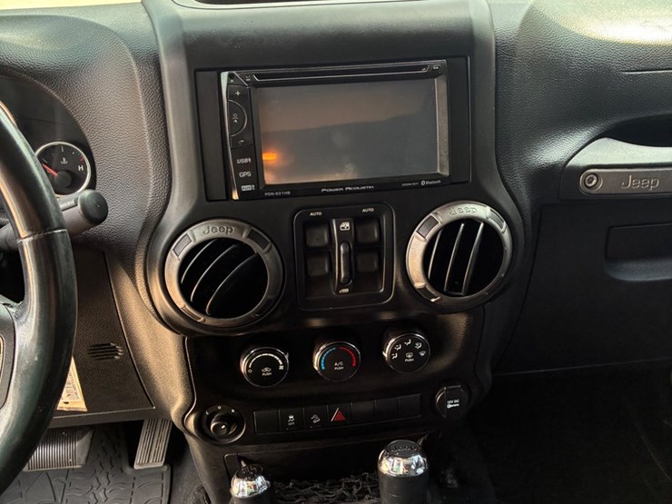 2012-jeep-wrangler-image-9