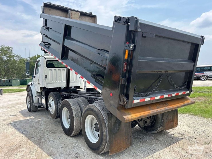 2013-freightliner-m2-106-image-4