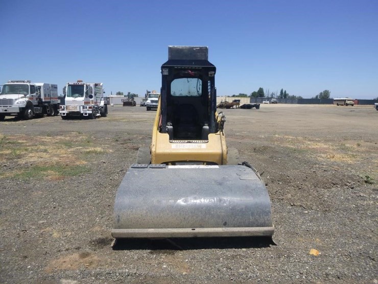 2012-caterpillar-226b3-image-13