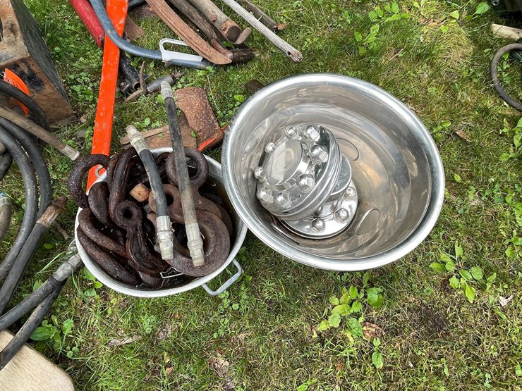 #6109-•-hydraulic-hoses,-stainless-steel-bowls,-hub-caps-&-pick-axe-image-3