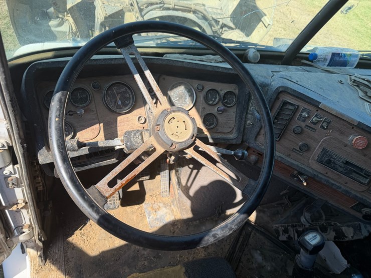 #52620-•-1990-whitegmc-wia-areo-series-sleeper-t/a-truck-tractor-4v1wdbjf3ln629984-inv#52620-image-69